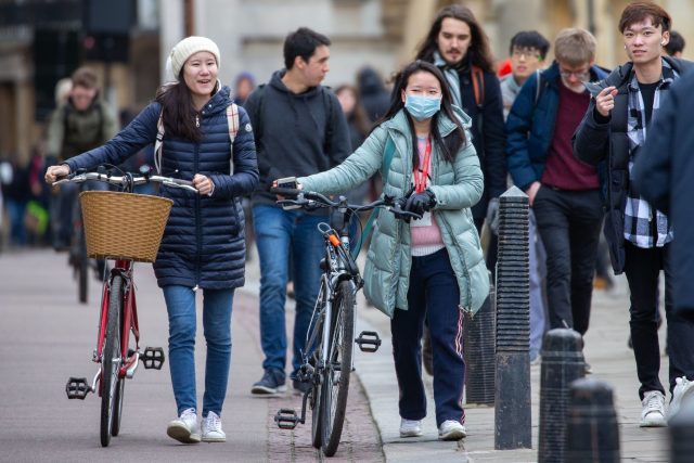 Čínské studentky v britském Cambridge | foto: Fotobanka Profimedia