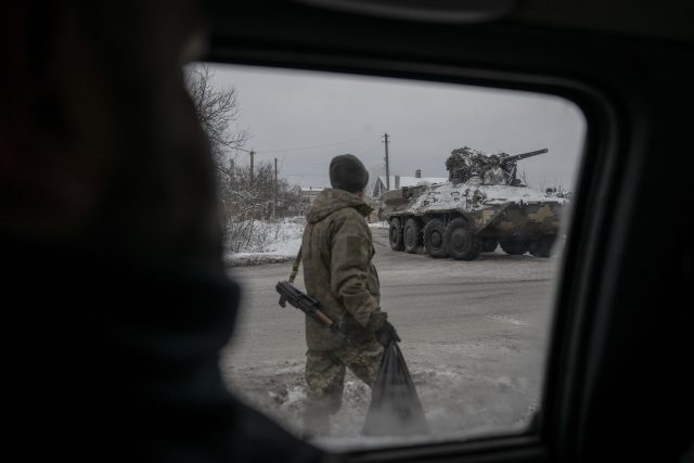 Ukrajinští vojáci  (soldiers patrol the area as the war between Russia and Ukraine continues in Kupyansk,  Kharkiv,  Ukraine on November 21,  2023 | foto: Fotobanka Profimedia