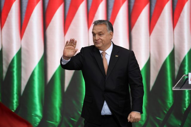 Od chvíle,  kdy se Orbán stal předsedou vlády,  soustřeďuje do vlastních rukou co nejvíce moci. Jeho vládnutí Markušovi připomíná praxi tyranů. V Maďarsku se neděje nic,  co Orbán nechce,  a stane se vše,  co si přeje. Odlišné názory netoleruje | foto: Fotobanka Profimedia