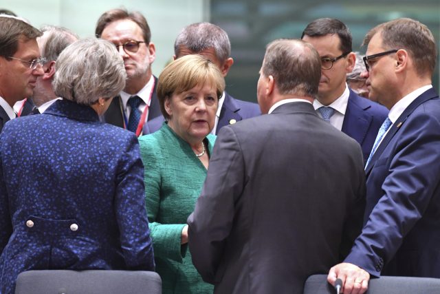 Německá kancléřka Angela Merkelová na summitu v Bruselu | foto: Geert Vanden Wijngaert,  ČTK/AP