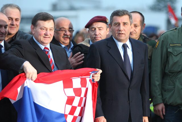 Chorvatský generál Ante Gotovina  (vpravo) po návratu z Haagu  (2012) | foto: Fotobanka Profimedia