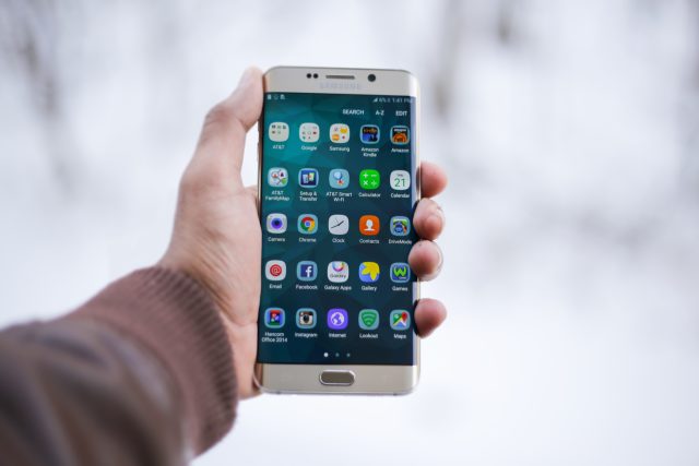 Podle šetření výrobci telefonů aktualizacemi zpomalovali staré smartphony,  aby uživatele donutili k nákupu nového zařízení | foto: pxhere,  CC0 1.0