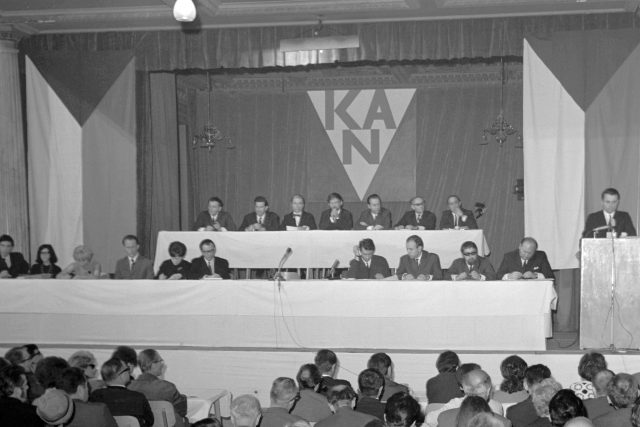 Aktiv Klubu angažovaných nestraníků,  pohled na předsednictvo,  19. května 1968 | foto: Jindřich Šaroch,  ČTK