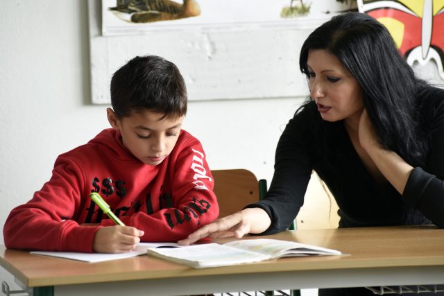 Romské děti jsou podle ministerstva školství mezi žáky základních škol zastoupené zhruba ve třech procentech  (foto z roku 2015) | foto: Drahoslav Ramík,  ČTK