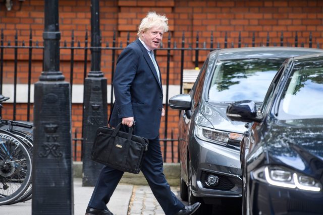 Naděje se brzy změnila ve zklamání,  když Johnsonova opakovaná faux pas a nevhodné výroky mnohdy mařily pokrok při jednáních s britskými spojenci i odpůrci | foto: Fotobanka Profimedia