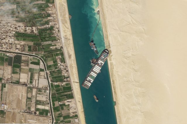Loď Ever Given v Suezském průplavu | foto:  Planet Labs Inc.,  ČTK/AP