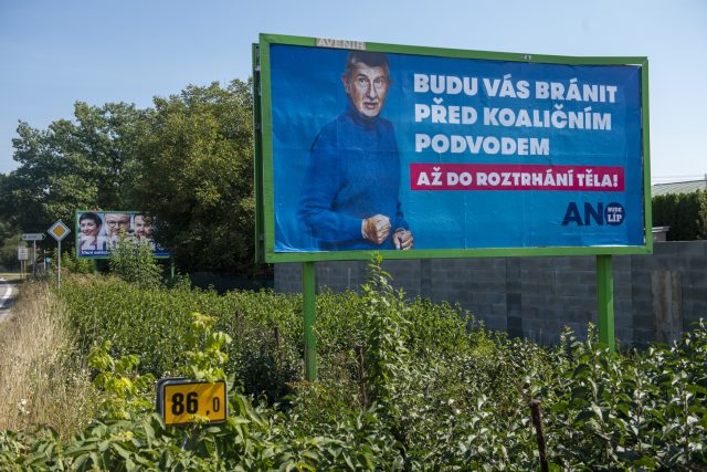 Billboard hnutí ANO v Pardubicích | foto: Josef Vostárek,  ČTK