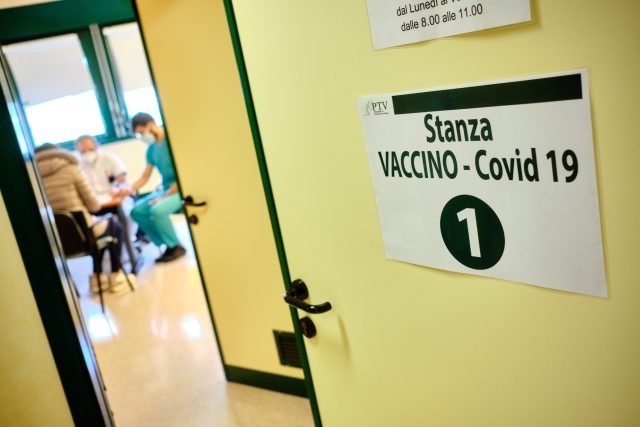 Očkování proti koronaviru v Itálii | foto: Fotobanka Profimedia