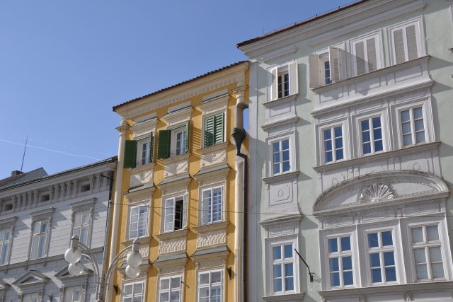 Podle navrženého zákona by třeba stanovisko památkářů už nebylo pro stavební úřady závazné,  k zemi by proto mohly jít i budovy dotvářející obraz historického centra Prahy | foto: Fotobanka Profimedia