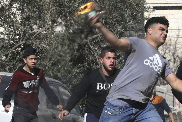 Násilí Palestinců na Izrael stupňuje | foto:  Mahmoud Illean,  ČTK/AP