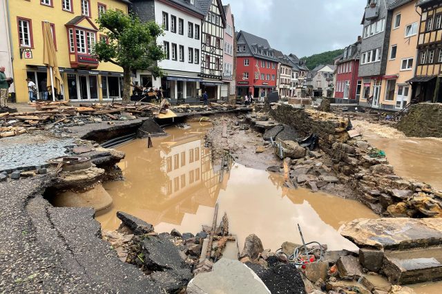 Povodně v Bad Münstereifel. V Německu během povodní zahynulo několik desítek lidí | foto: Fotobanka Profimedia