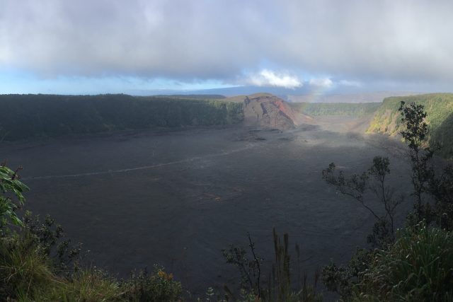 Pohled na kráter Iki který je součástí sopky Kīlauea | foto: Martina Pouchlá,  Český rozhlas