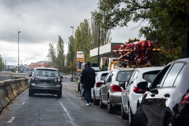 Ve Francii se tvoří dlouhé fronty na čerpacích stanicích | foto: Fotobanka Profimedia
