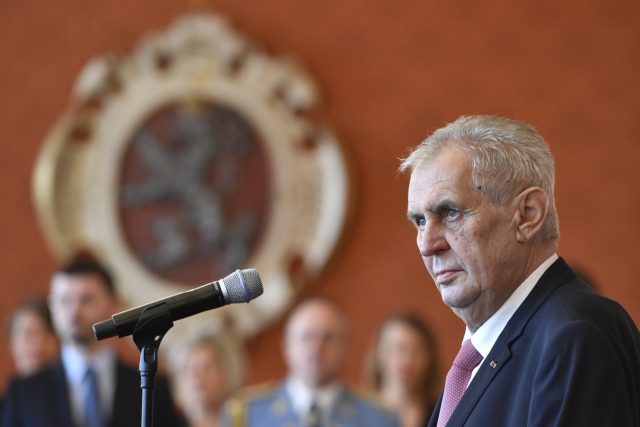 Není to poprvé,  co prezident Zeman balancuje na hraně ústavy | foto: Michal Kamaryt,  ČTK