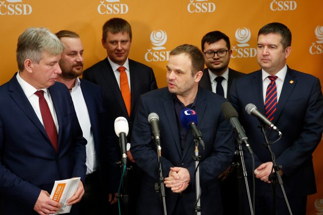 Michal Šmarda s novým vedením ČSSD,  volební sjezd strany v Hradci Králové v březnu 2019 | foto:  Petr Hloušek / Právo,  Fotobanka Profimedia