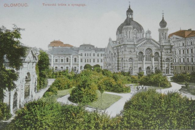 Olomoucká židovská synagoga na dobové pohlednici z roku 1900 | foto:  Pavel Ryšlink,  Profimedia/CNC
