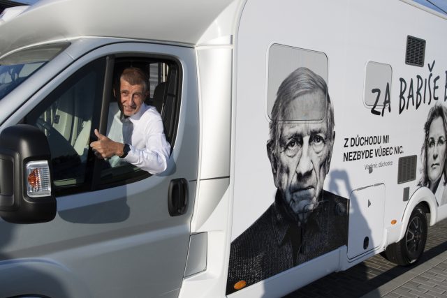 Předseda ANO Andrej Babiš zahajuje kampaň,  na kterou se vydává v obytném vozu | foto: Michaela Říhová,  ČTK