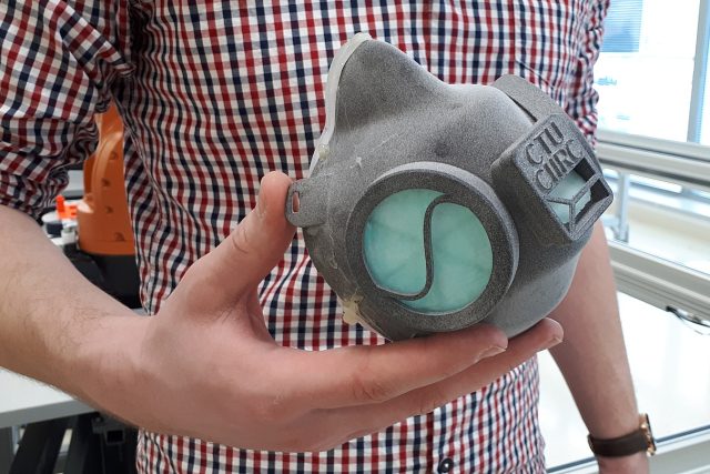 Respirátory bude možné tisknout na profesionálních 3D tiskárnách | foto: Petr Kološ
