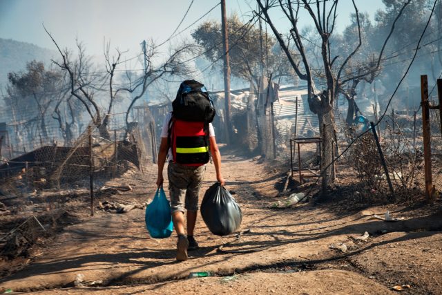 Záběry z vyhořelého uprchlického tábora Moria na řeckém ostrově Lesbos | foto: Fotobanka Profimedia