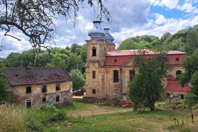 Skoky a poutní kostel Navštívení Panny Marie | foto: Ladislav Dvořák