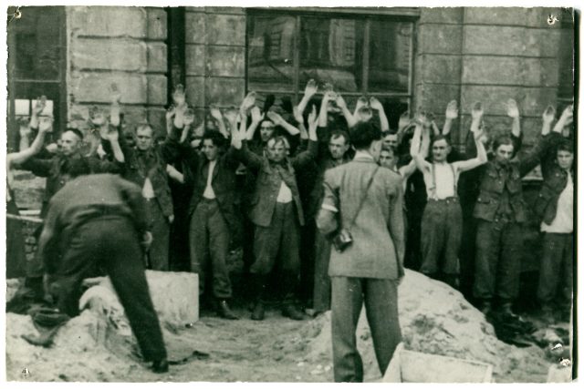 Zajatí němečtí vojáci květen 1945 | foto: Východočeské muzeum Pardubice,  Český rozhlas