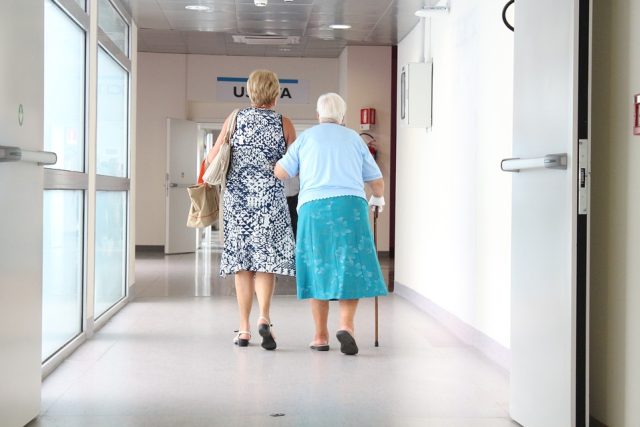 Medicína lidem prodloužila život. Každý se s dlouhověkostí musí vypořádat po svém | foto: Pixabay