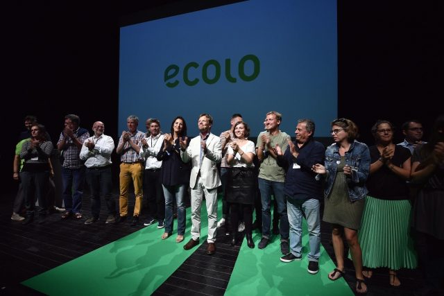 Belgická ekologická strana Ecolo. Uprostřed dva předsedové strany Zakia Khattabi a Patrick Dupriez  | foto: Fotobanka Profimedia