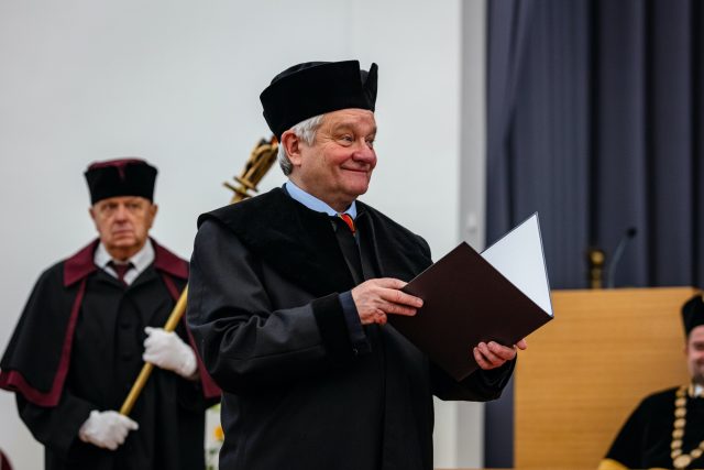 Paul Nurse převzal v lednu 2020 čestný doktorát Mendelovy univerzity v Brně | foto: Mendelova univerzita