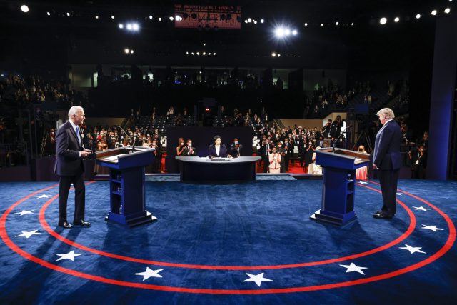 Poslední debata před prezidentskými volbami: Donald Trump a Joe Biden | foto: Jim Bourg,  ČTK/AP