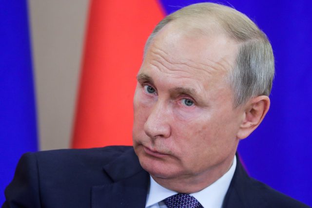 Ruský analytik a publicista Dmitrij Milin tvrdí,  že Putinovu pyramidu moci začínají rozebírat hlavně ti,  pro něž je na první pohled výhodná – jeho nejbližší. Na Putinově režimu jako by stále zřetelněji vyvstával cejch: Vaše dny jsou sečteny | foto: Fotobanka Profimedia