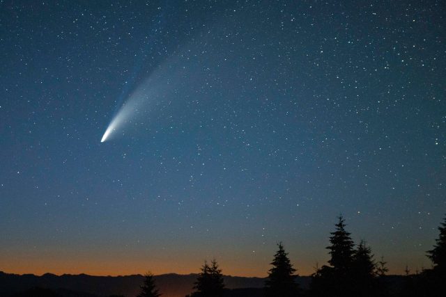 Kometa Neowise | foto: Fotobanka Profimedia