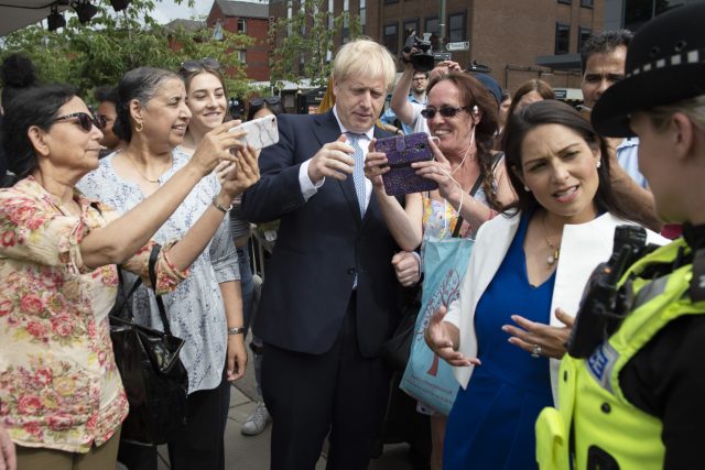 Boris Johnson v Birminghamu | foto:  Geoff Pugh,  ČTK/AP