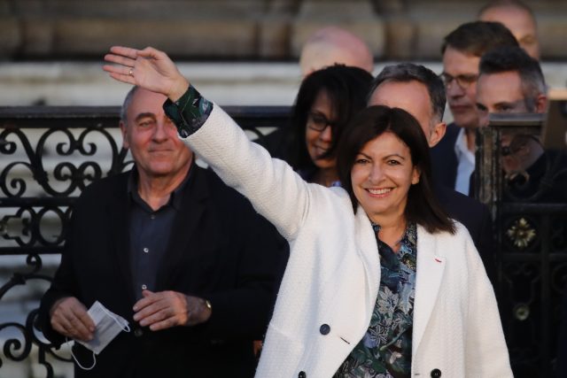 Volby v Paříži vyhrála dosavadní primátorka,  socialistka Anne Hidalgová | foto: Christophe Ena,  ČTK/AP
