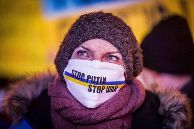 Protestující proti ruské agresi na Ukrajině | foto: Fotobanka Profimedia