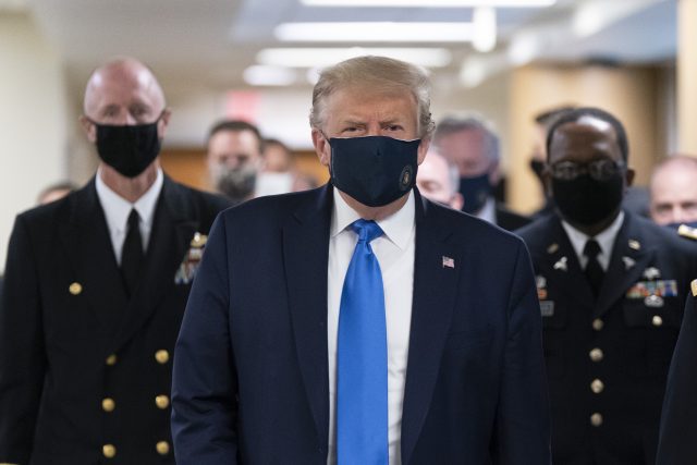 Donald Trump  (arrives at Walter Reed to visit with wounded military members) | foto: Fotobanka Profimedia