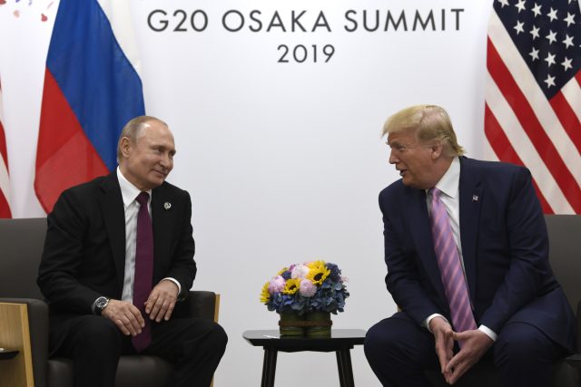 Vladimir Putin a Donald Trump v japonské Ósace | foto: Susan Walsh,  ČTK/AP