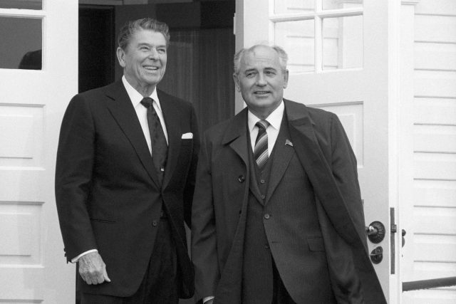Ronald Reagan a Michail Gorbačov v roce 1986  (Встреча М.Горбачева и Р.Рейгана в Рейкьявике,  1986 год ) | foto: Fotobanka Profimedia