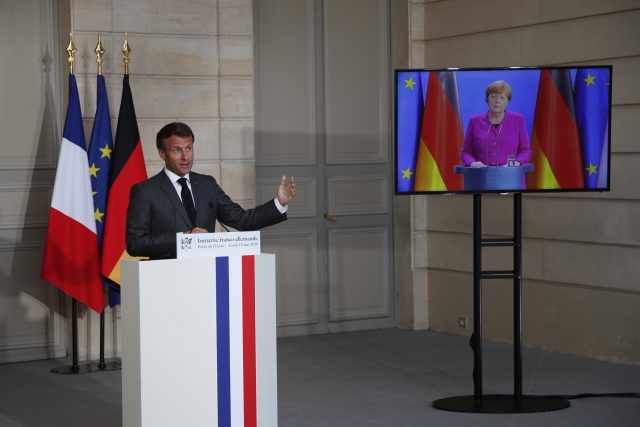 Emmanuel Macron a Angela Merkelová | foto: Francois Mori,  ČTK/AP