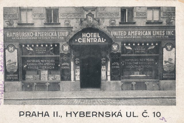 Hotel Central,  Hybernská ulice,  jeden z prvních secesních objektů v Praze od F. Ohmanna. Ve velkém sále hotelu byl od roku 1918 populární kabaret Červená sedma | foto: Fotobanka Profimedia