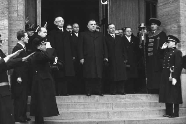 Jozef Tiso po svém zvolení v roce 1939 v Bratislavě | foto: Fotobanka Profimedia