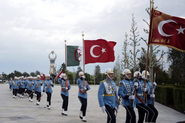 Turecko nechce souhlasit se vstupem Švédska a Finska do NATO | foto: Burhan Ozbilici,  ČTK/AP
