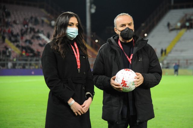 Novinářka Greta Beccaglia a prezident Národní profesionální ligy B italského fotbalu Mauro Balata | foto: Fotobanka Profimedia