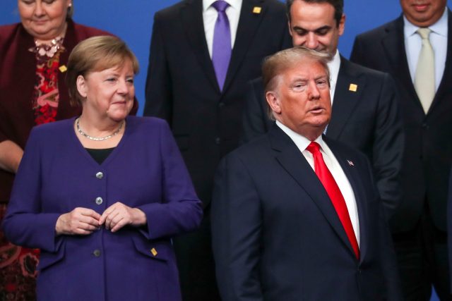 Angela Merkelová a Donald Trump na summitu NATO v roce 2019 | foto: Fotobanka Profimedia