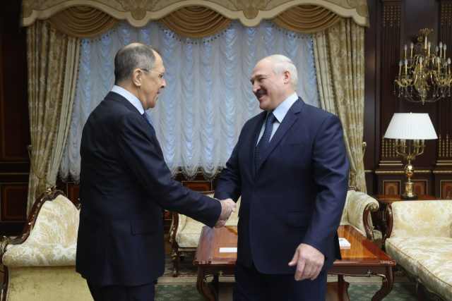 Ruský ministr zahraničí Sergej Lavrov se v Minsku sešel s běloruským prezidentem Alexandrem Lukašenkem | foto: Fotobanka Profimedia