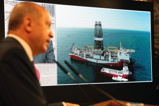 Turecký prezident Recep Tayyip Erdogan oznamuje nález ložiska zemního plynu v Černém moři | foto: Fotobanka Profimedia