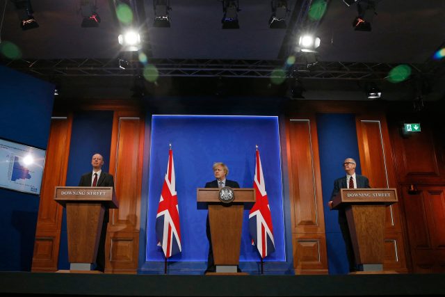 Boris Johnson na tiskové konferenci ke koronaviru | foto: Fotobanka Profimedia