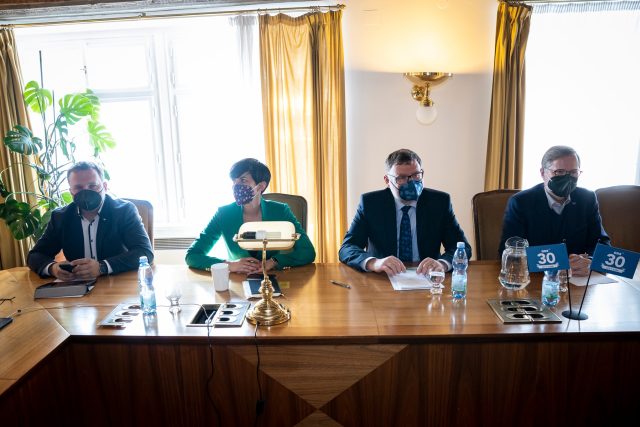 Povolební jednání o příští vládě | foto: Jan Handrejch,  Právo / Profimedia