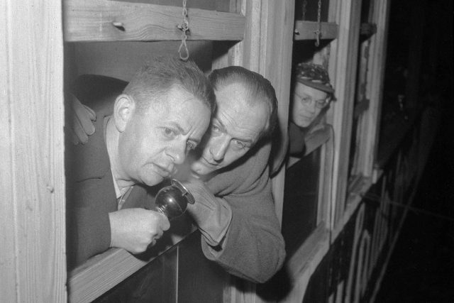 MS v hokeji v Praze,  20. února 1947. Na snímku Josef Laufer a Otakar Procházka | foto: Archiv Českého rozhlasu