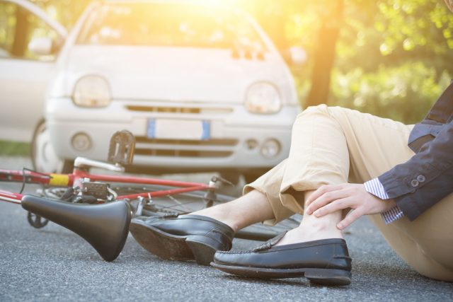 Nehoda,  cyklista,  automobil,  srážka | foto: Fotobanka Profimedia