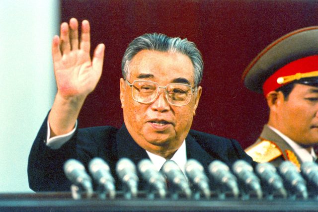 Prezident KLDR Im Ir-sen. Snímek pořízený v roce 1992 v den prezidentových 80. narozenin | foto: ČTK